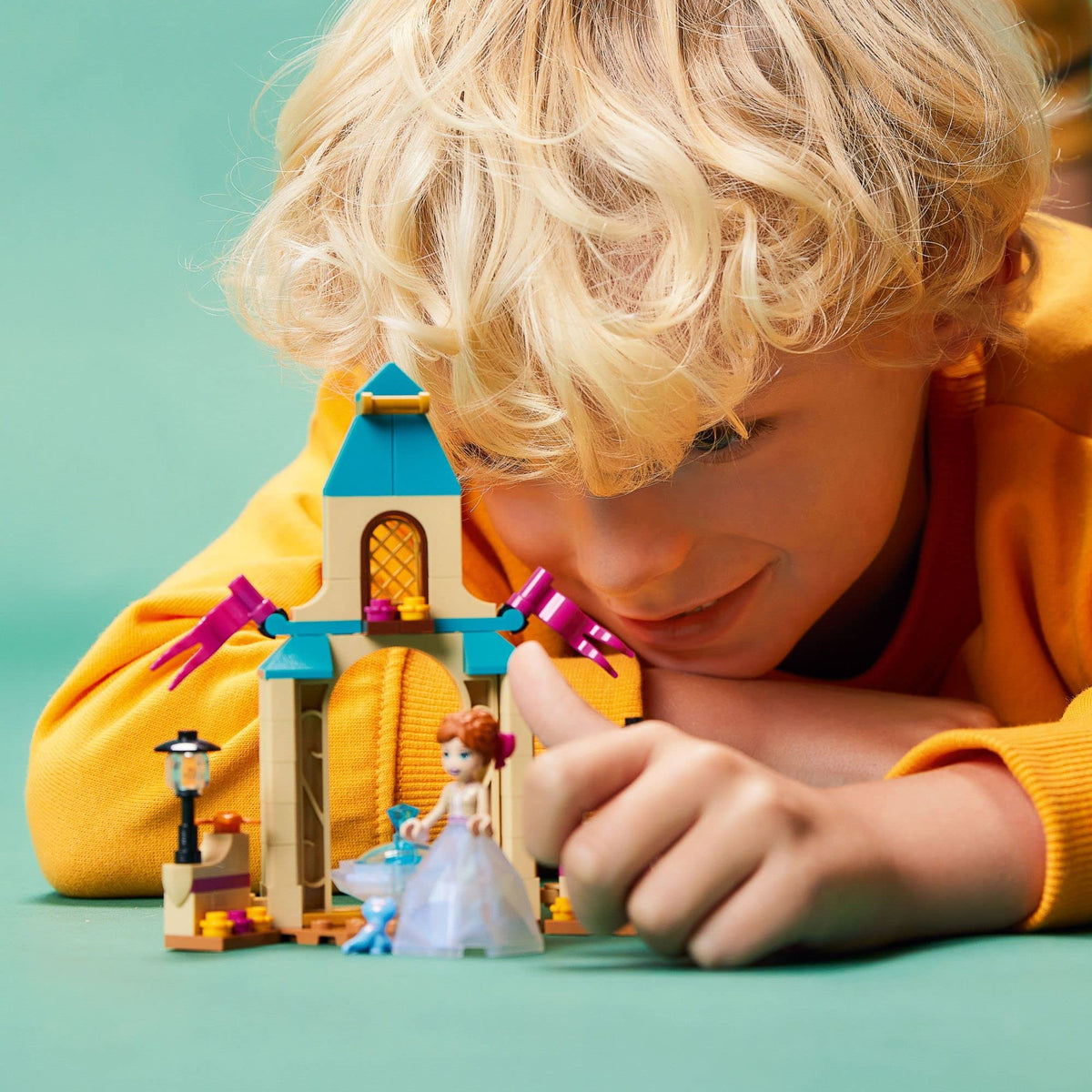 Building Toy Set with Mini-Doll Figure C96098